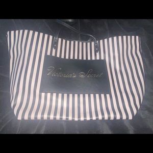 VS Weekender bag, brand new and never used!